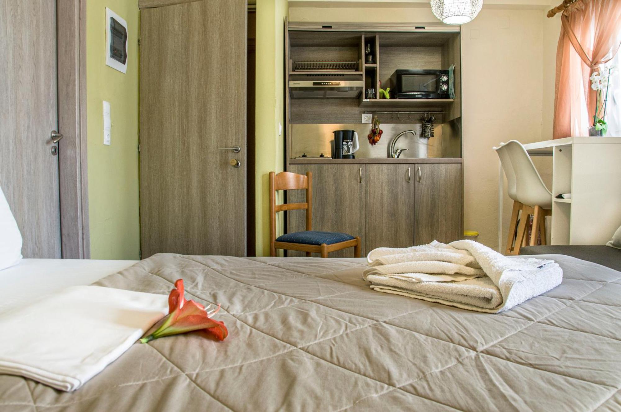 Christina Rooms Adamantas  Esterno foto